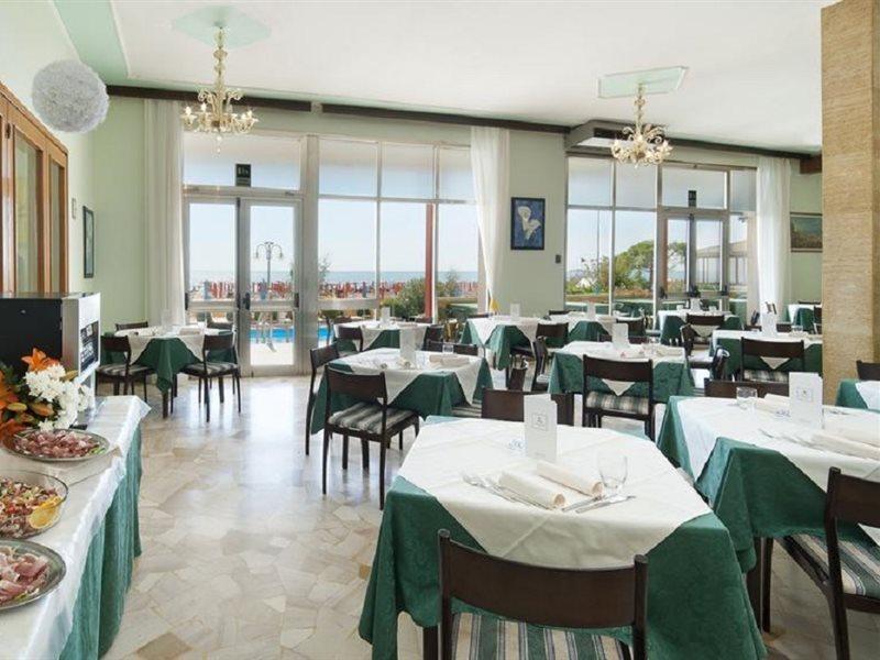 Hotel Tritone Jesolo Lido Exterior foto