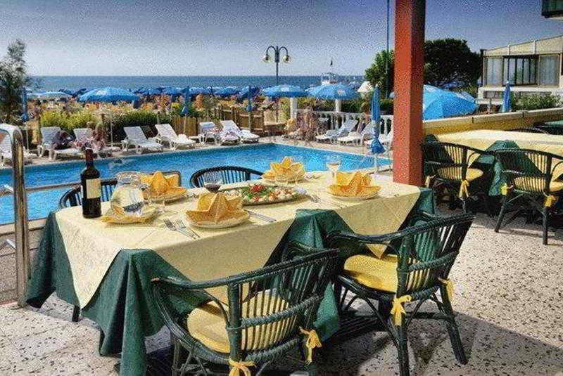 Hotel Tritone Jesolo Lido Exterior foto
