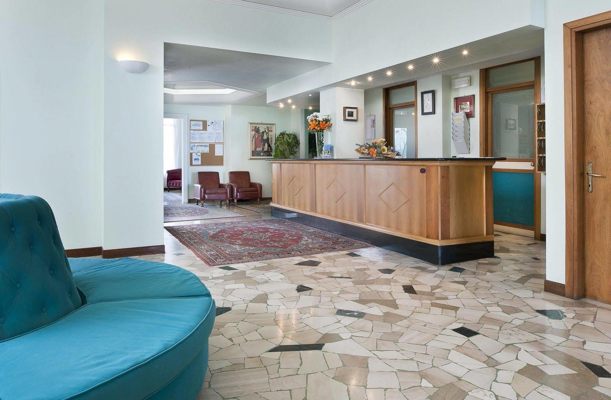 Hotel Tritone Jesolo Lido Exterior foto