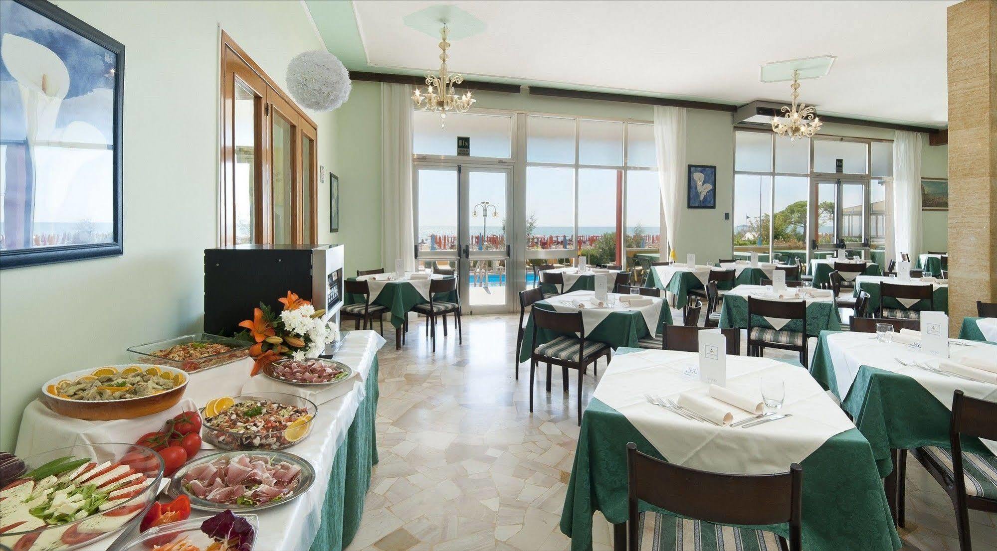 Hotel Tritone Jesolo Lido Exterior foto