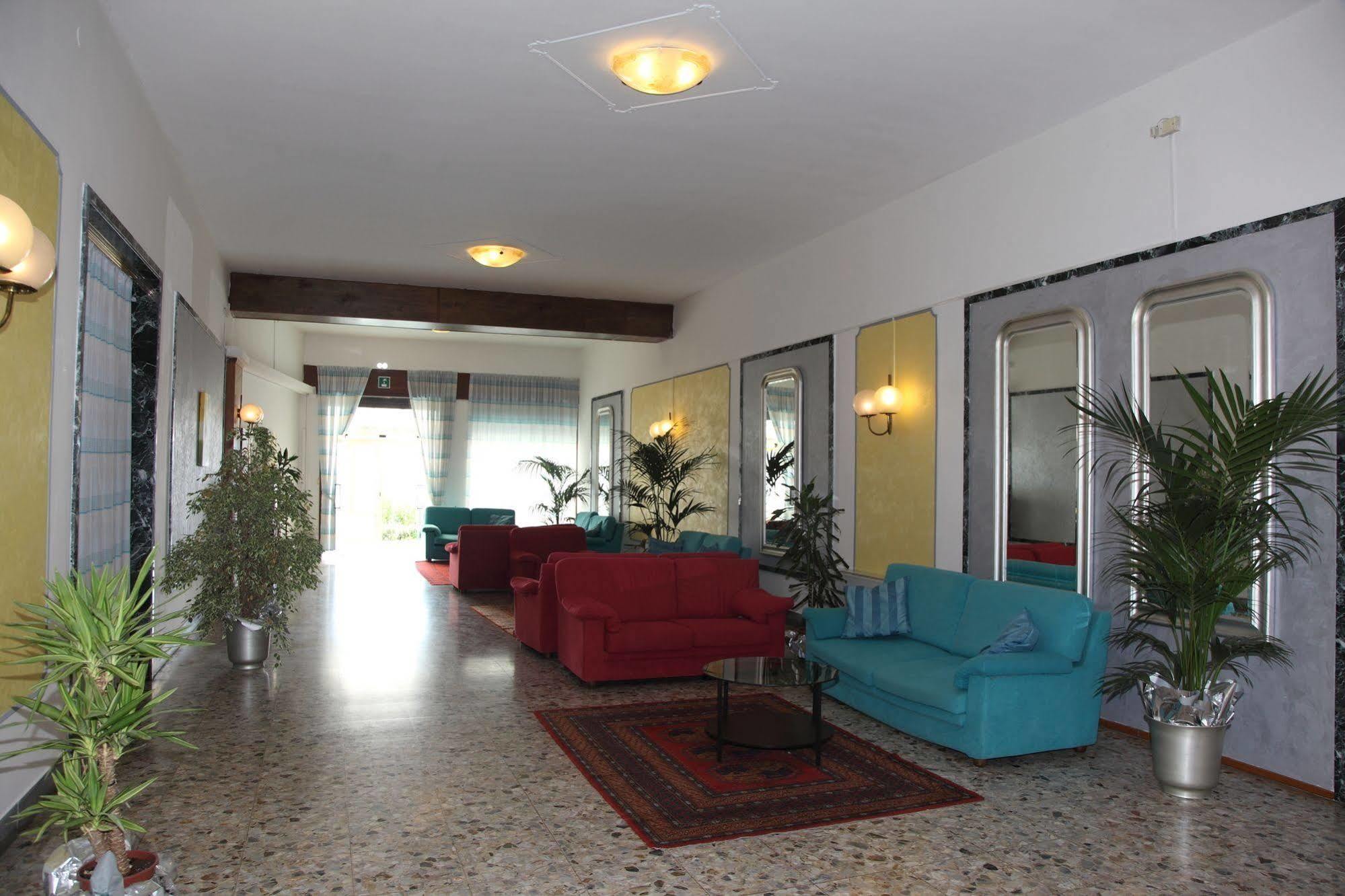 Hotel Tritone Jesolo Lido Exterior foto